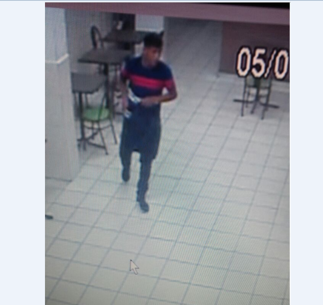 Aluno grava momento em que homem anuncia assalto em cursinho no Centro