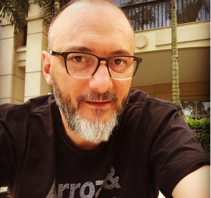 Britto Jr. vai atrás de emprego em emissoras, mas é vetado por ex-colegas 