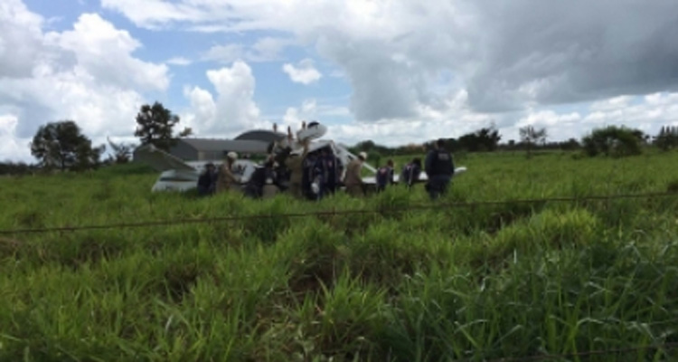 Avião cai com 4 pessoas e 2 morrem no Mato Grosso