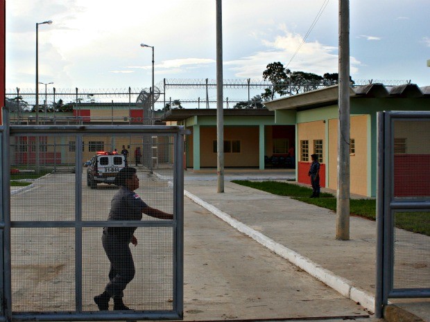 Após massacre e fugas, Seap faz terceiro dia de revista em presídios