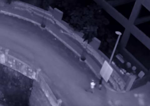 Família é surpreendida por espírito rondando casa 