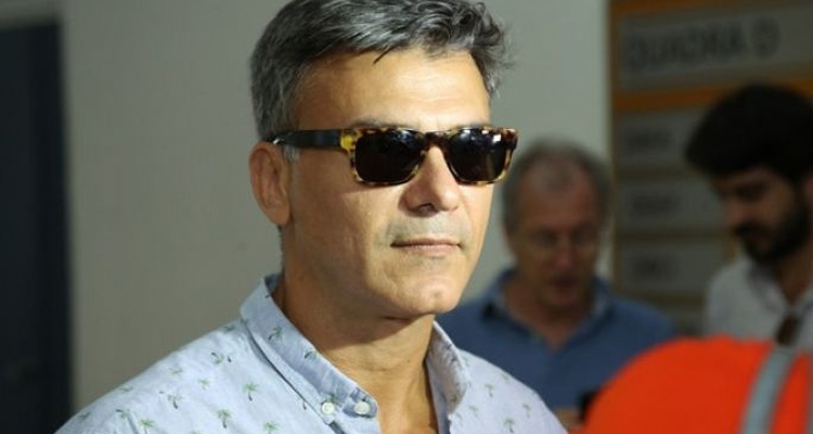 Ator fala sobre ataques homofóbicos em carta à imprensa e diz: 'Nunca fui enrustido'