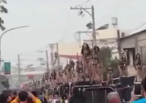 Filho de político contrata 50 strippers para funeral do pai 