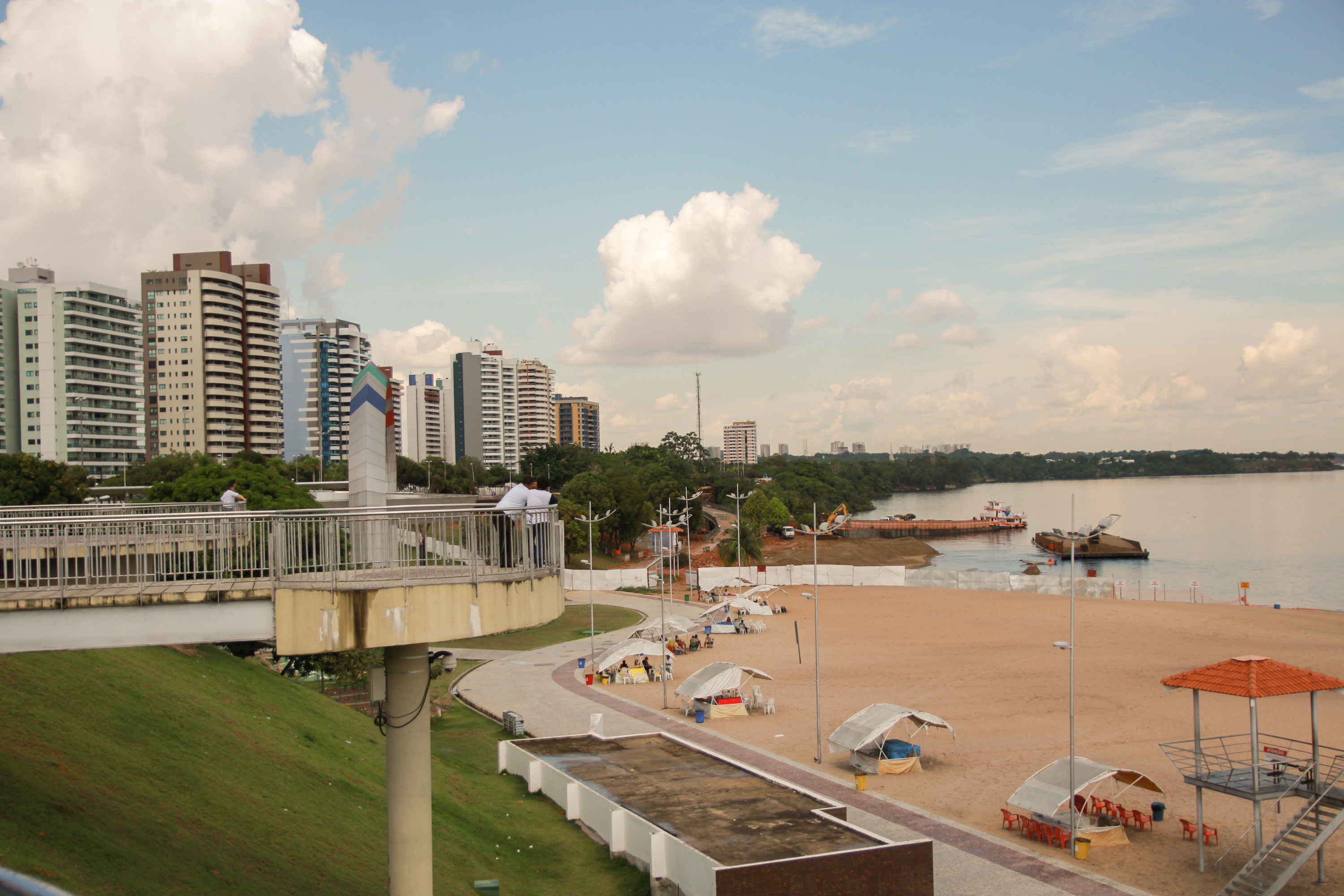 Prefeitura abre disputa para uso comercial dos banheiros na Ponta Negra
