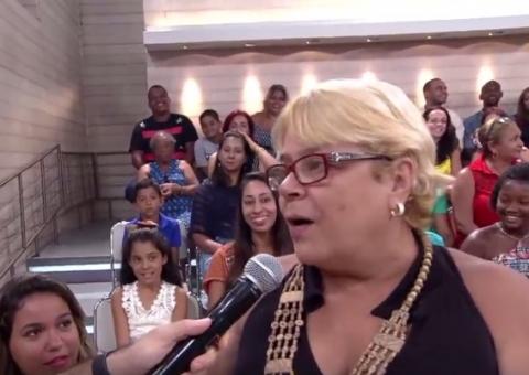  Senhora solta palavrão ao vivo durante Encontro, ‘Calma é o C@#*!'