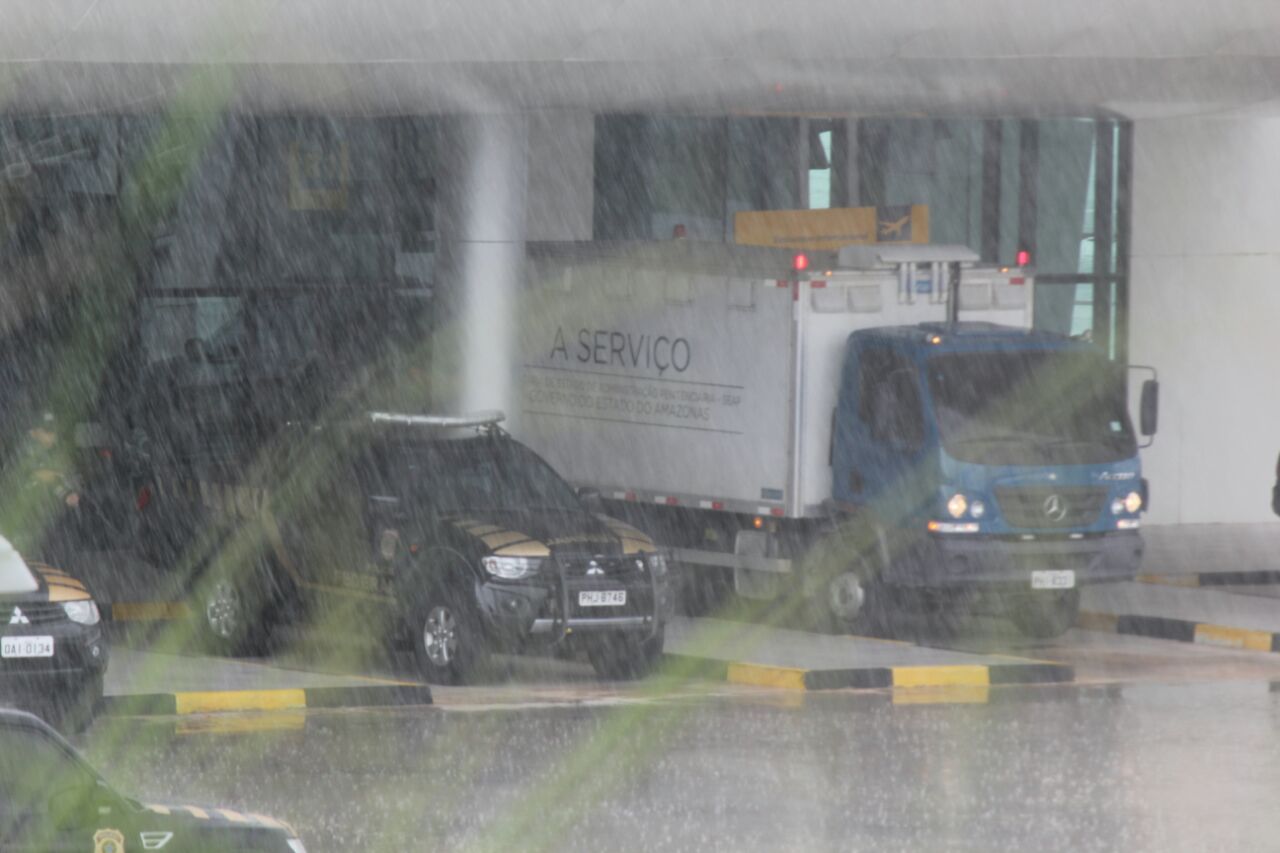 Veja o momento em que líderes de massacre são transferidos