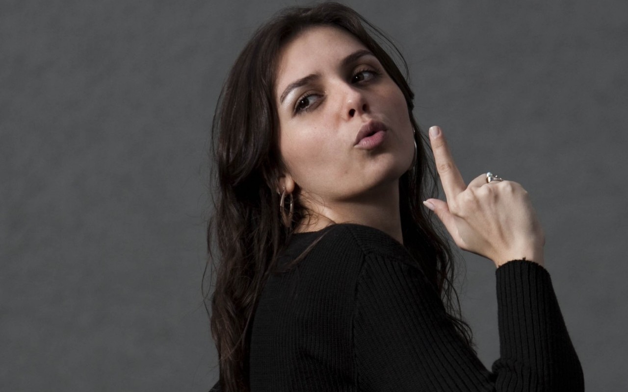 Monica Iozzi engata romance com ex de Emanuelle Araújo