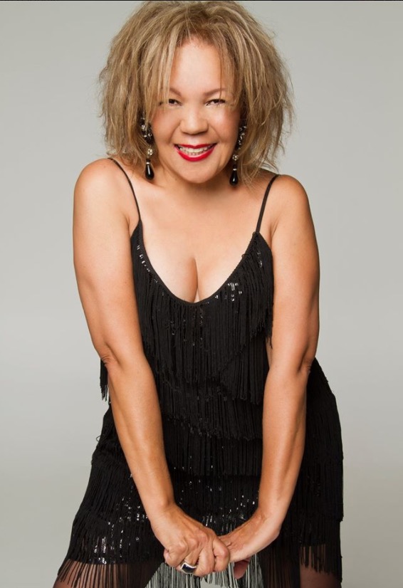 Vocalista do Kaoma, Loalwa Braz é encontrada carbonizada em carro