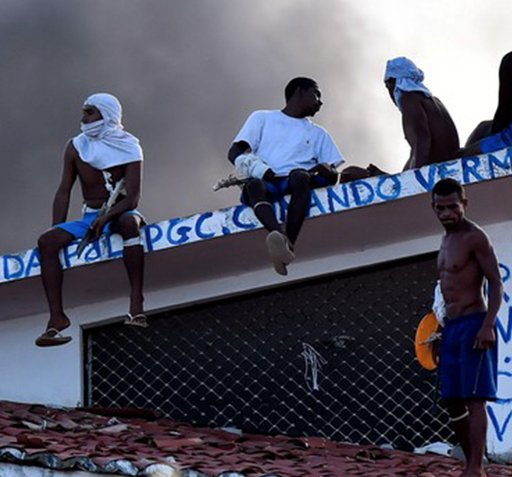 Presos retornam ao telhado no sétimo dia de motim em RN