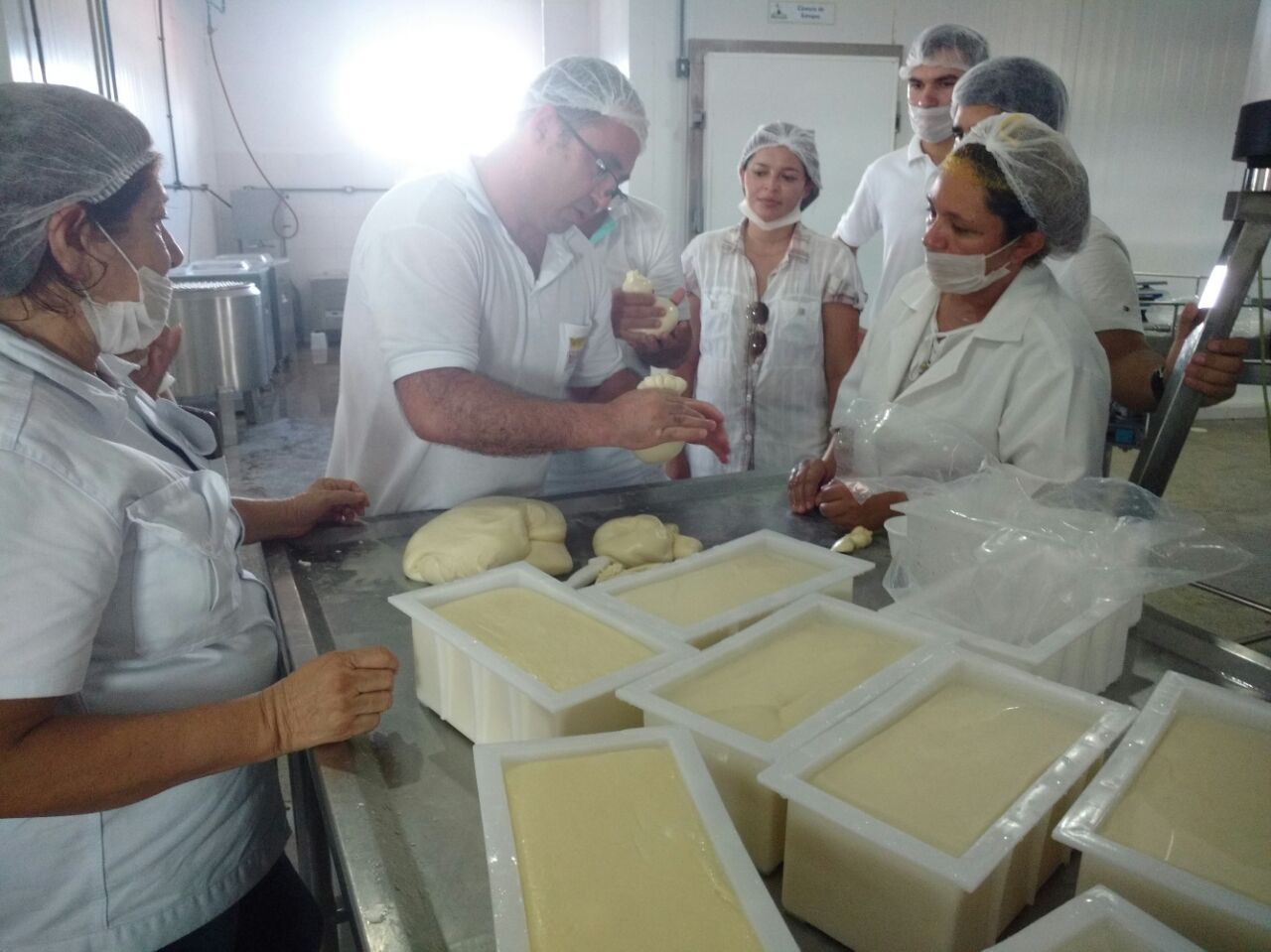 Produtores locais recebem capacitação para produção de laticínios no AM