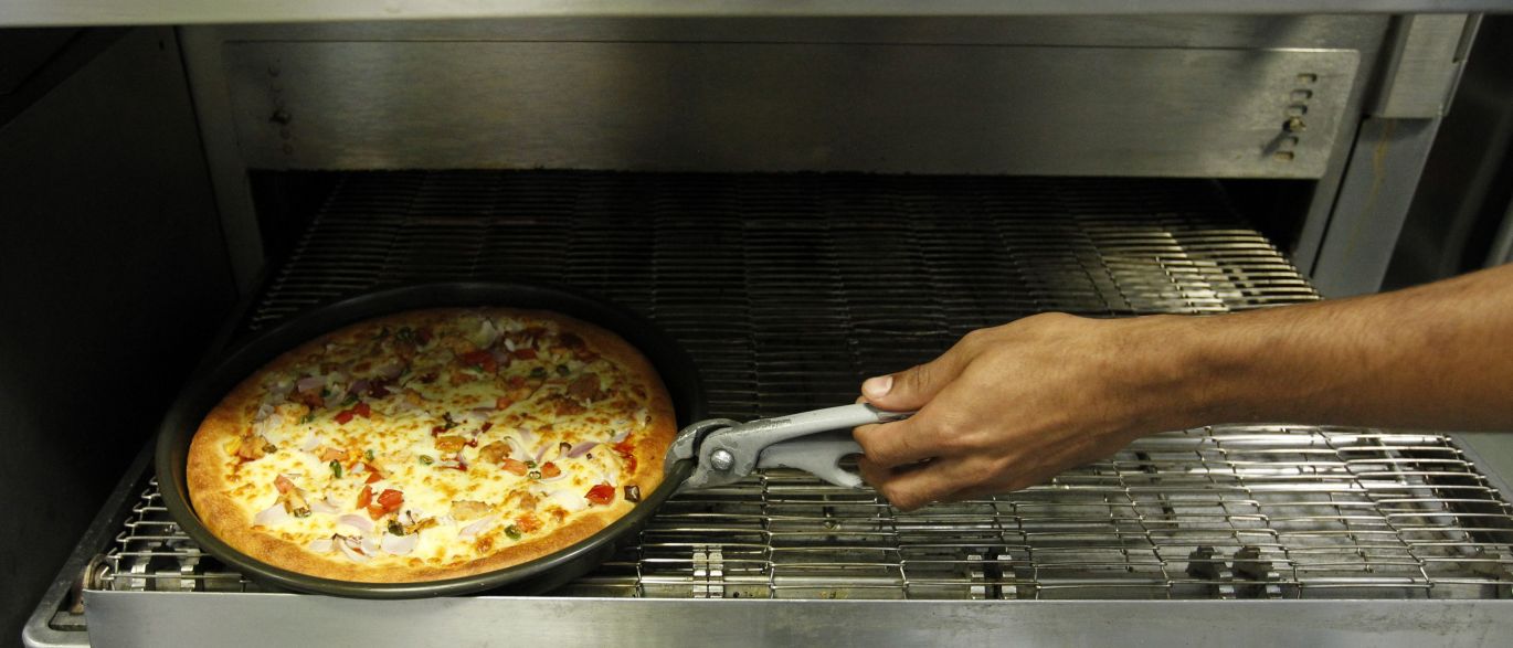 Assaltantes armados roubam pizzaria e exigem 'pizzas quentes'