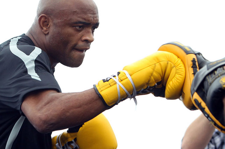 Anderson Silva se prepara para retornar ao UFC e posta vídeo de treinamento 
