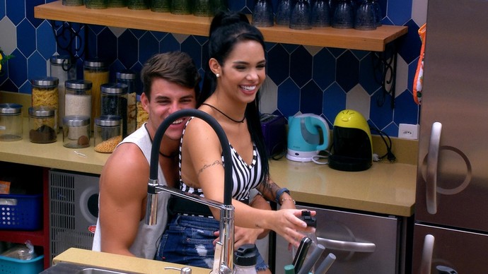 BBB17: Indícios de triângulo amoroso esquenta clima entre participantes