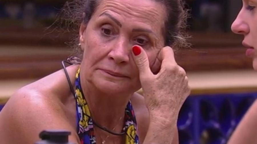 Susto no BBB17: Ieda passa mal e brothers se desesperam
