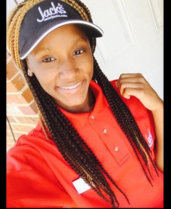 Atendente de fast-food é presa após passar sangue menstrual em lanches 