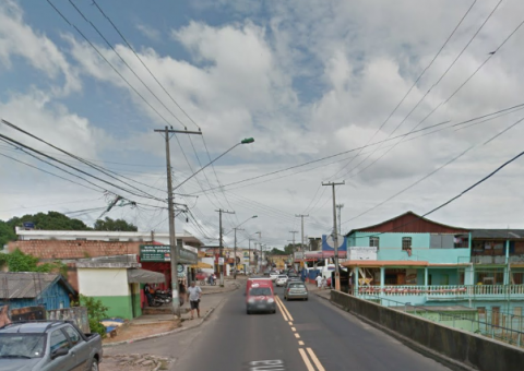 Andando em avenida, homem é atingido por lancha 'desgovernada' em Manaus