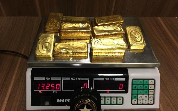 Homem é preso ao tentar embarcar com barras de ouro escondidas em aeroporto de Manaus
