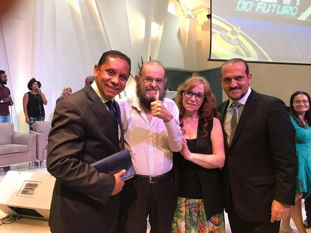 Zé do Caixão se converte em igreja evangélica e vira assunto na web