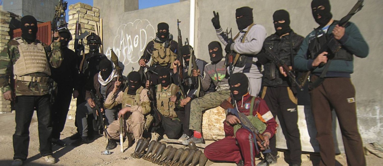 Treinador de homens-bomba comete erro fatal com própria turma de treinamento