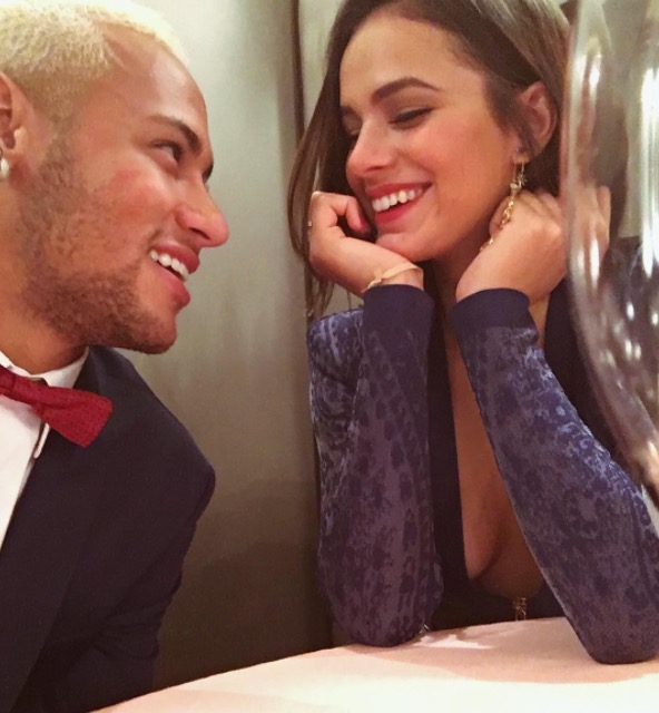 Emocionada, Marquezine homenageia Neymar: 'te amo muito, meu melhor amigo, amor mais lindo'
