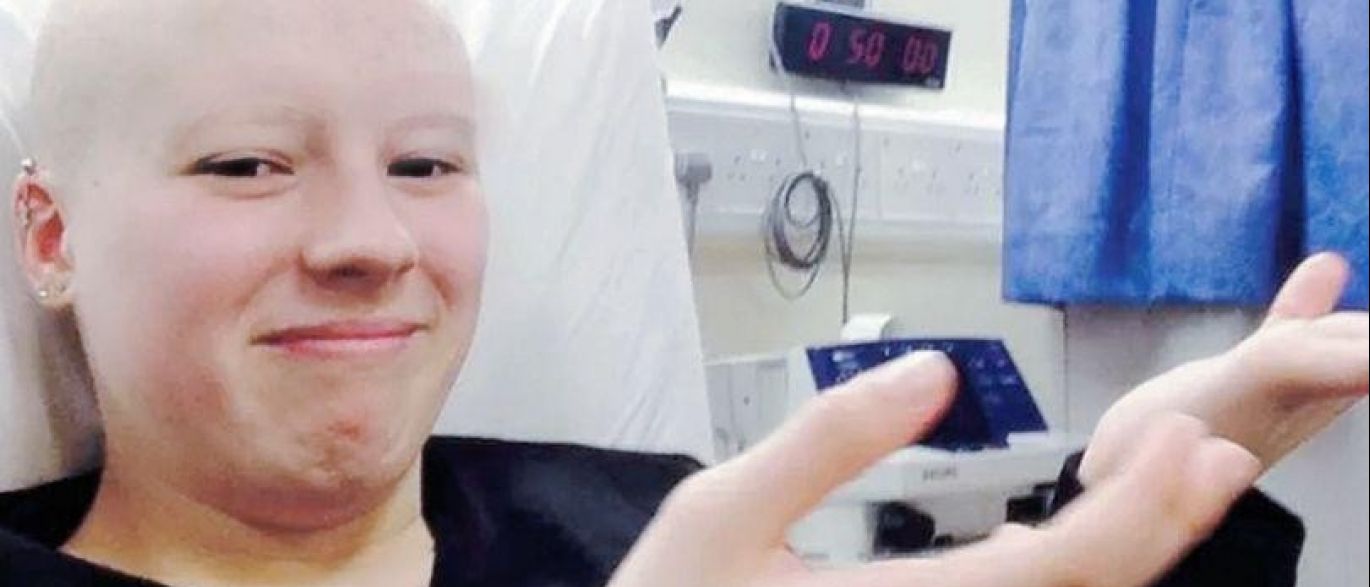 Jovem raspa o cabelo e finge ter câncer para arrecadar dinheiro 