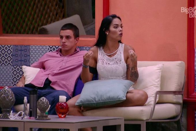 BBB17: Mayara chama Marcos de tarado e atitude do brother impressiona