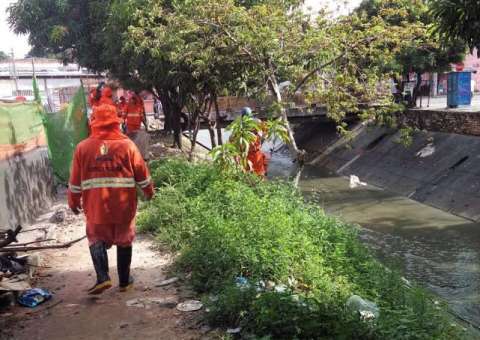 Mutirão de limpeza chega ao bairro São Francisco em Manaus 