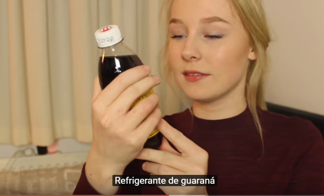Youtuber gringa se deslumbra após receber produtos regionais de manauara