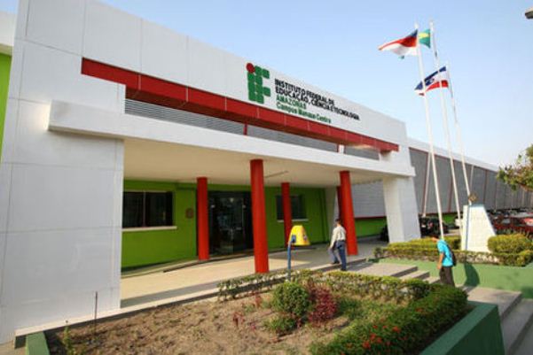 Ifam abre edital com vagas para professores com salários até R$5,6mil