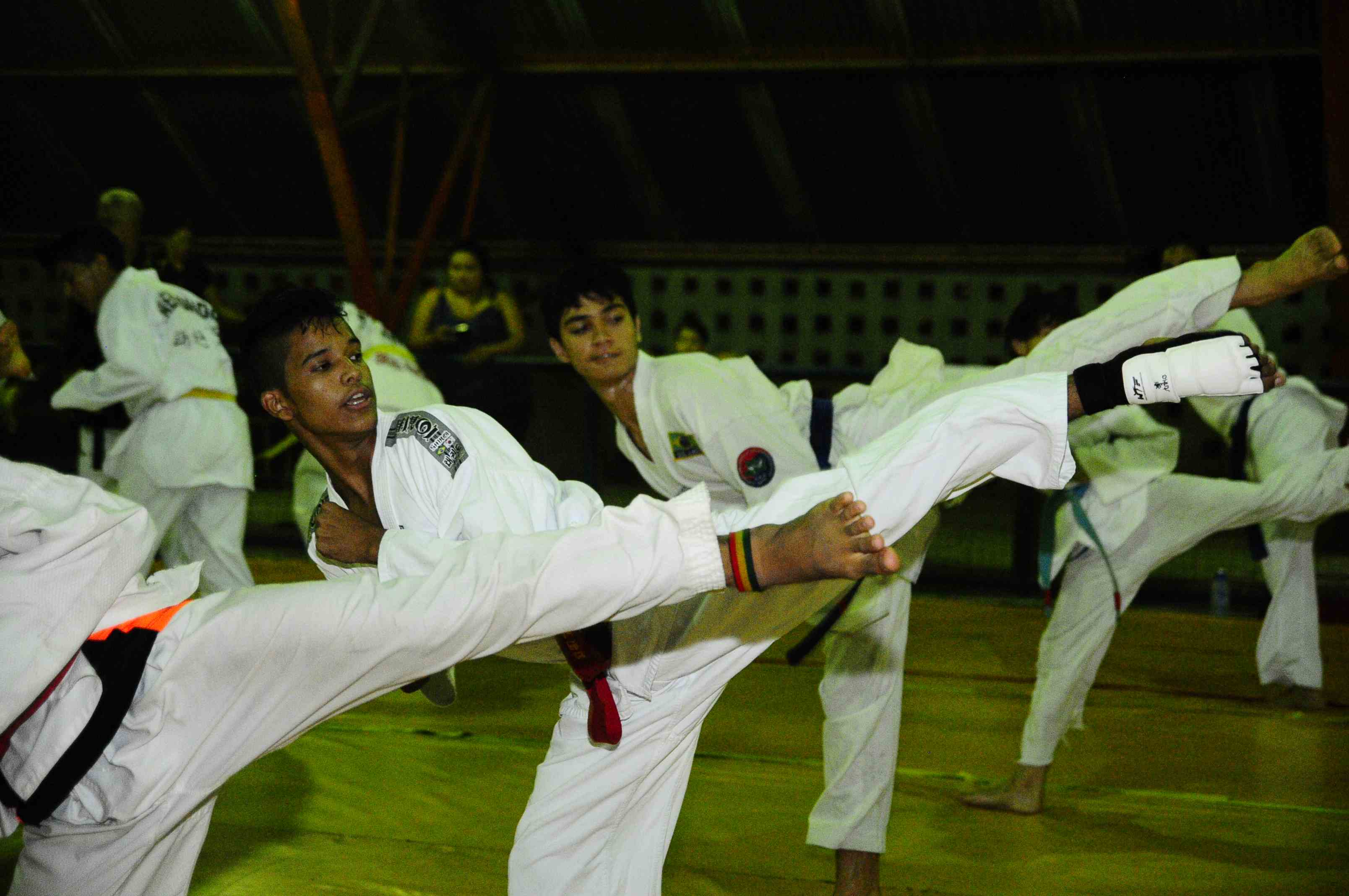 Projeto social ‘Meninos de Ouro’ comemora 10 anos com aulão especial nesta quinta-feira