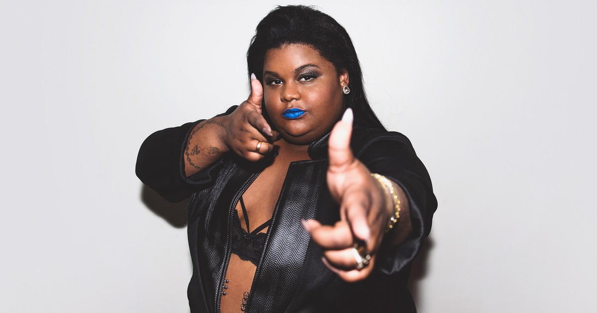 MC Carol entra na onda de ‘Cinquenta Tons Mais Escuros’ e posta foto de fetiche com namorado