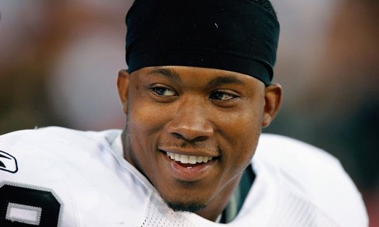 Ex-jogador de futebol americano, Quentin Moses e família morrem durante incêndio nos EUA