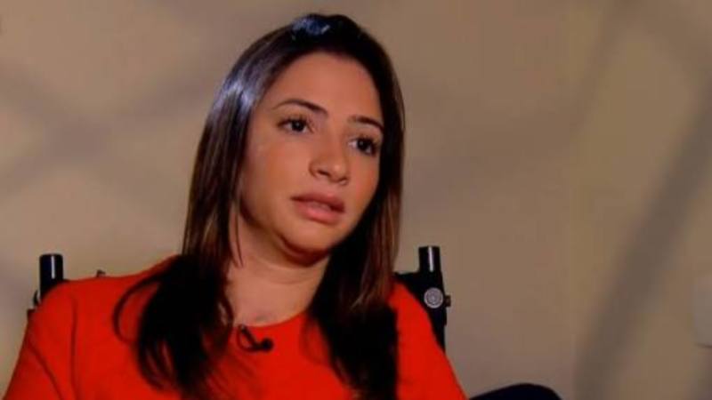 Três anos após acidente, Laís Souza aparece de pé pela primeira vez