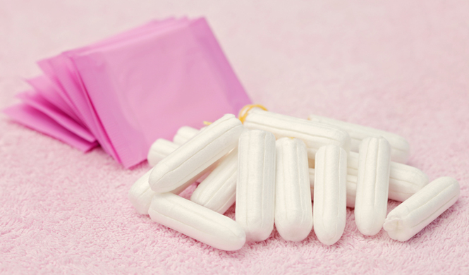 Jovem vai parar na UTI após uso de absorvente 