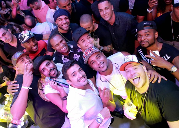 Com festa de R$ 300 mil, Adriano Imperador reúne famosos para celebrar aniversário