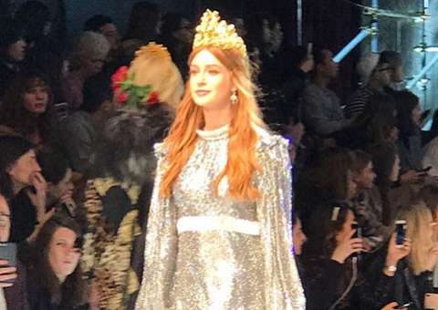  Marina Ruy Barbosa e Grazi aparecem mais arrasadoras do que nunca em desfile na Itália