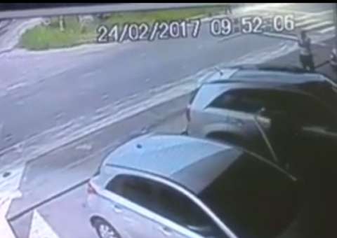 Em Manaus, homem usa 'Chapolin' para furtar carro em estacionamento de supermercado, veja