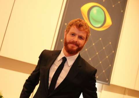 Ex-repórter do CQC assume homossexualidade e se declara para namorado na web