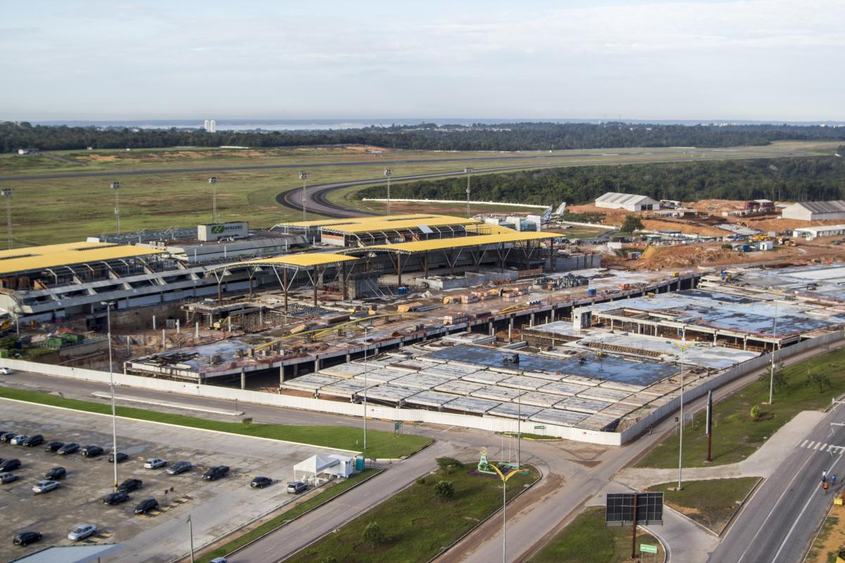 Neblina cobre o céu de Manaus e aeroporto precisa operar por instrumentos 