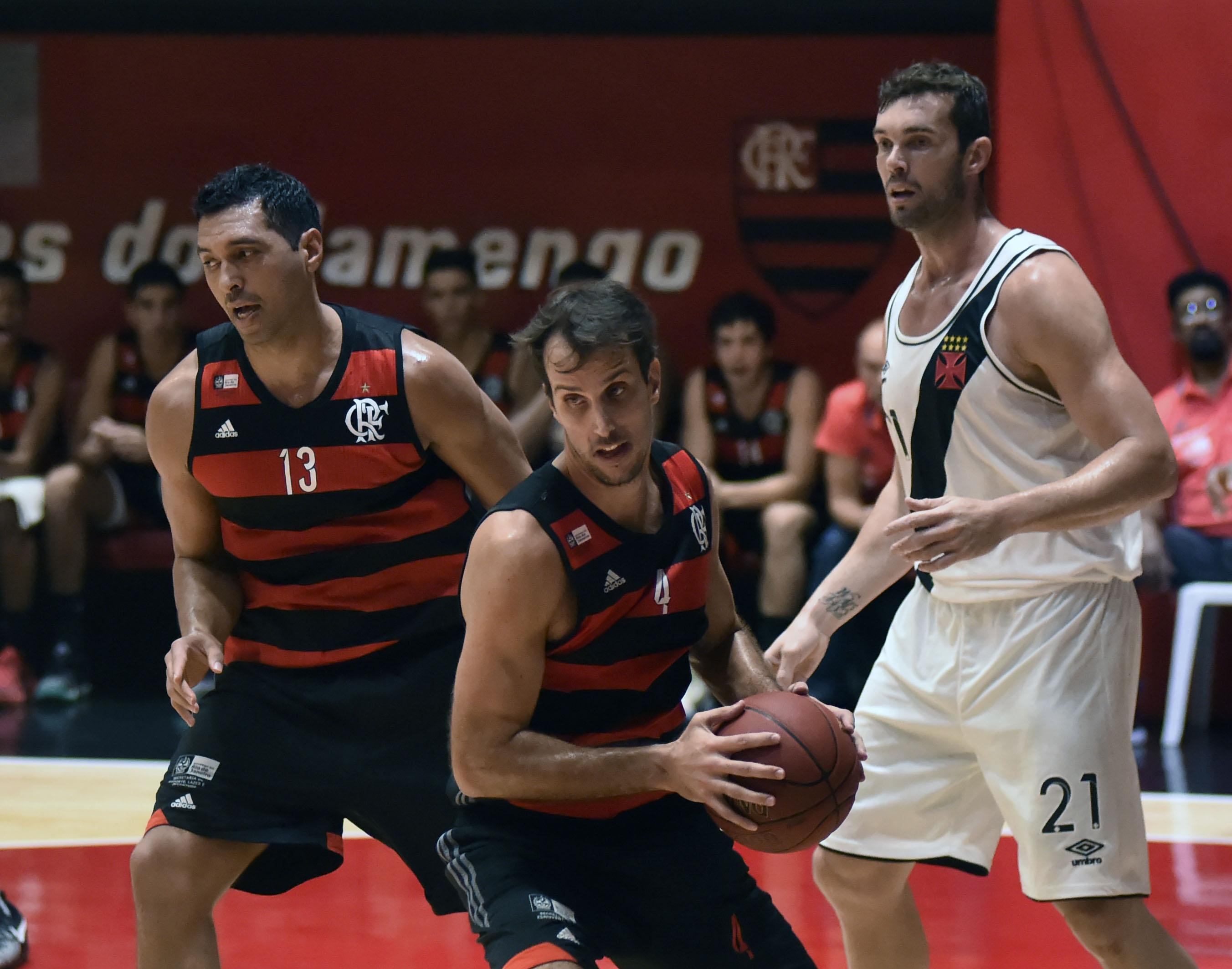  Jogadores do Flamengo fazem tarde de autógrafos em Manaus