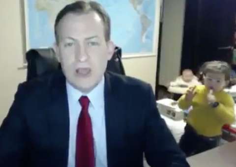 Avó revela motivo de crianças invadirem entrevista da BBC