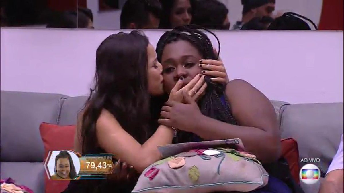 Emilly e Roberta tem DR ao vivo e internautas comentam