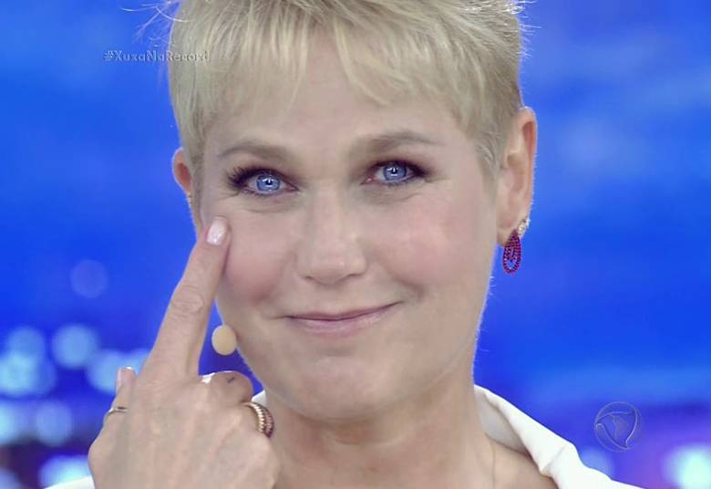 Xuxa é chamada de 'velha' por internauta e dá resposta a altura