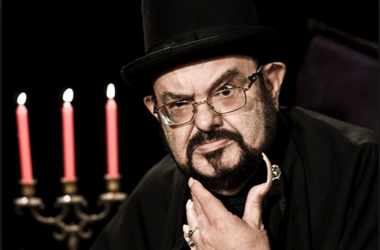 Zé do Caixão é internado em hospital de São Paulo