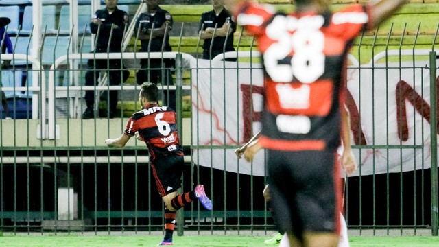 Flamengo vence Bangu e garante vantagem para semifinais no Carioca