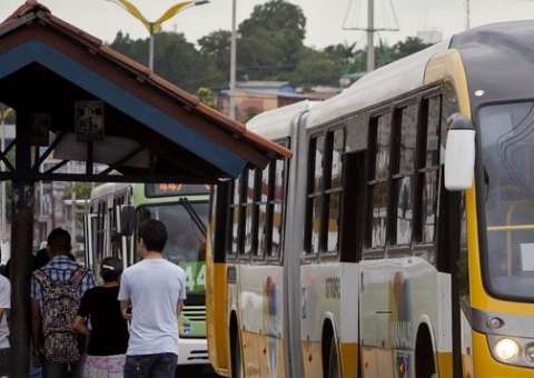 Paradas de ônibus no Centro ganham iluminação a LED 