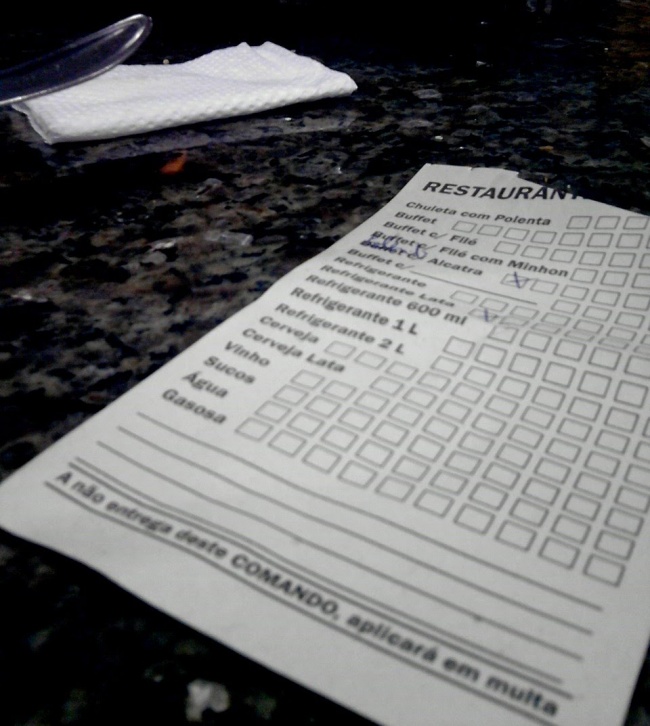 Entra em vigor lei que proíbe multa por comanda perdida em bares no AM