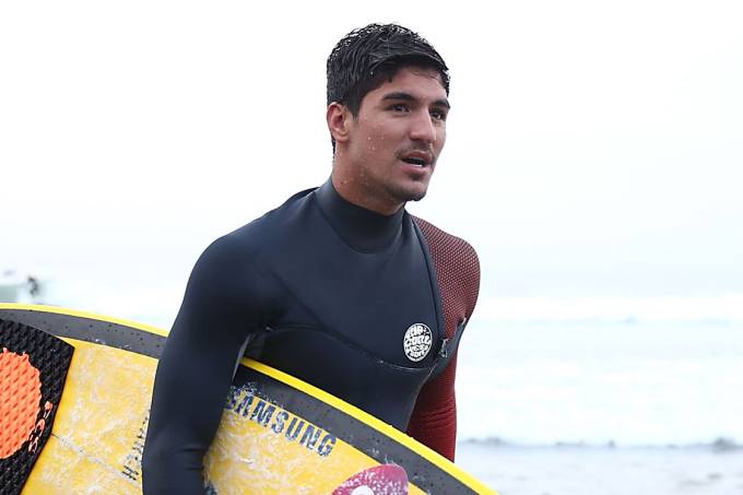 Medina é eliminado do Mundial de surfe, mas quatro brasileiros seguem na disputa