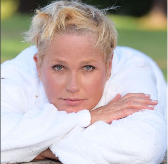 Xuxa desabafa sobre problema financeiro e diz que pode fechar fundação 