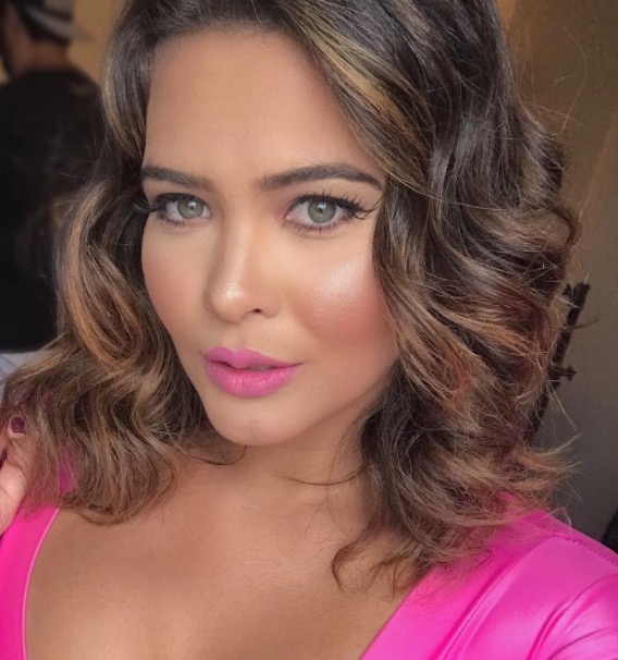 Após beijo em amiga, Geisy Arruda nega namoro com mulheres